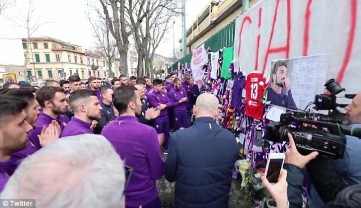 Hráči Fiorentiny si uctili pamiatku zosnulého Astoriho
